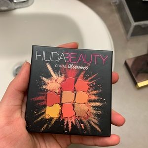 Brand New Huda Beauty Eyeshadow Palette CORAL
